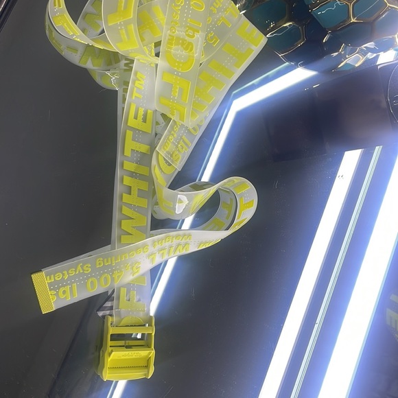 OFF-WHITE Rubber Industrial Belt (SS19) Transparent Fluo Yellow - Picture 2 of 2